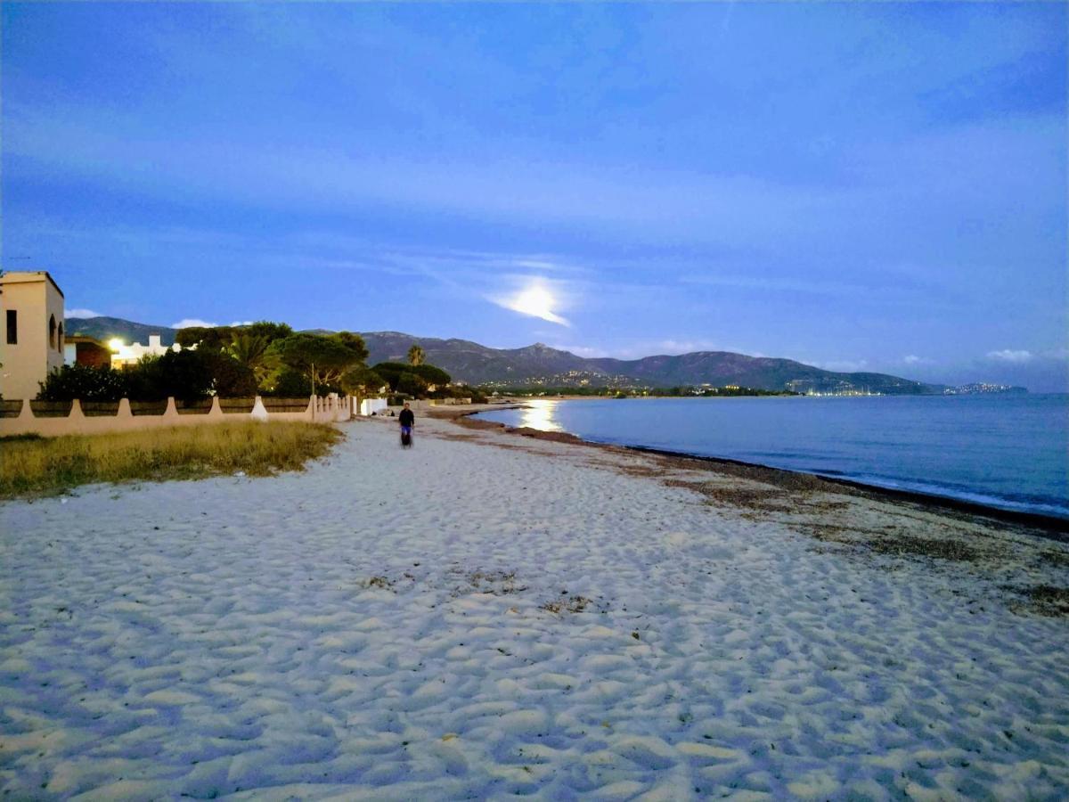 In Front Of The Beach - La Terrazza Sul Mare Flumini di Quartu Luaran gambar