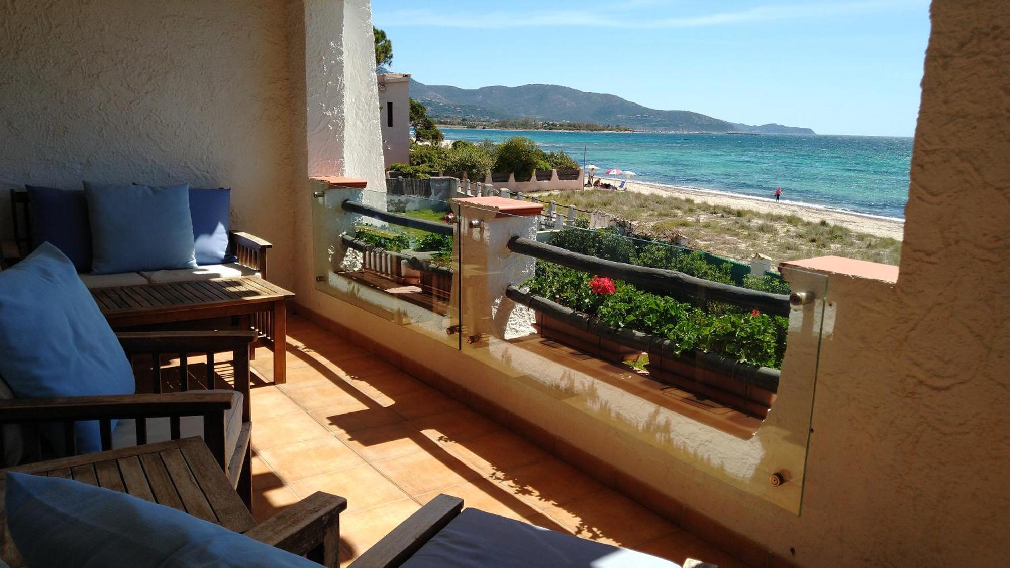 In Front Of The Beach - La Terrazza Sul Mare Flumini di Quartu Luaran gambar